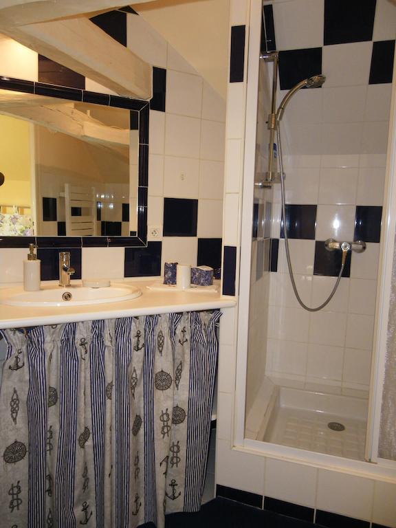 La Petite Varenne Turny Room photo